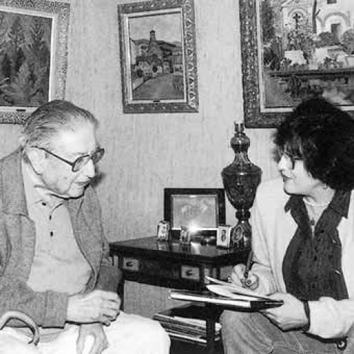Isabel Vaquerizo entrevistando a Rafael Botí en su domicilio madrileño en 1993.