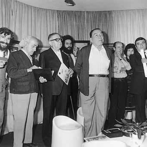 Con S. Bravo, M. Medina, J. Lara, J. Bernier, P. Aguilera, A. de Jiménez, y J. Jiménez Poyato en la Galería Studio (Córdoba) de 1983.
