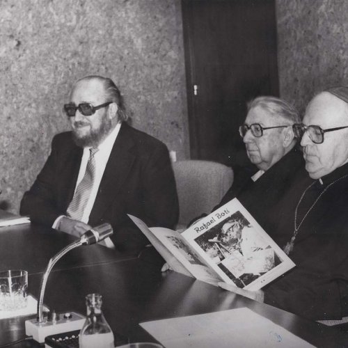 Con Francisco Zueras y el Obispo de Córdoba en la exposición que celebró en Madrid el Monte de Piedad y Caja de Ahorros de Córdoba en 1985.