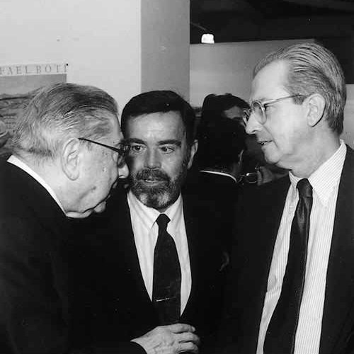 Con Javier González de Vega y Manuel Fernández Montesinos en la exposición celebrada en el Patio de la Cultura de Tabacalera (Madrid), en 1989.